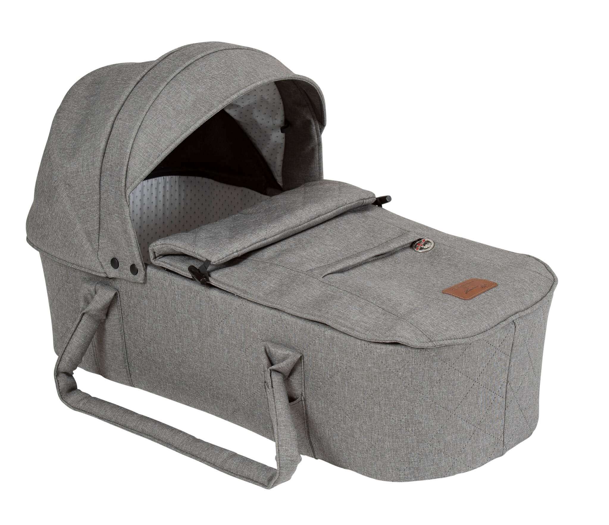 Kombitasche 928 mit Verdeck.
Kann man zum Fußsack umwandeln.
Schräge Vorderansicht.
