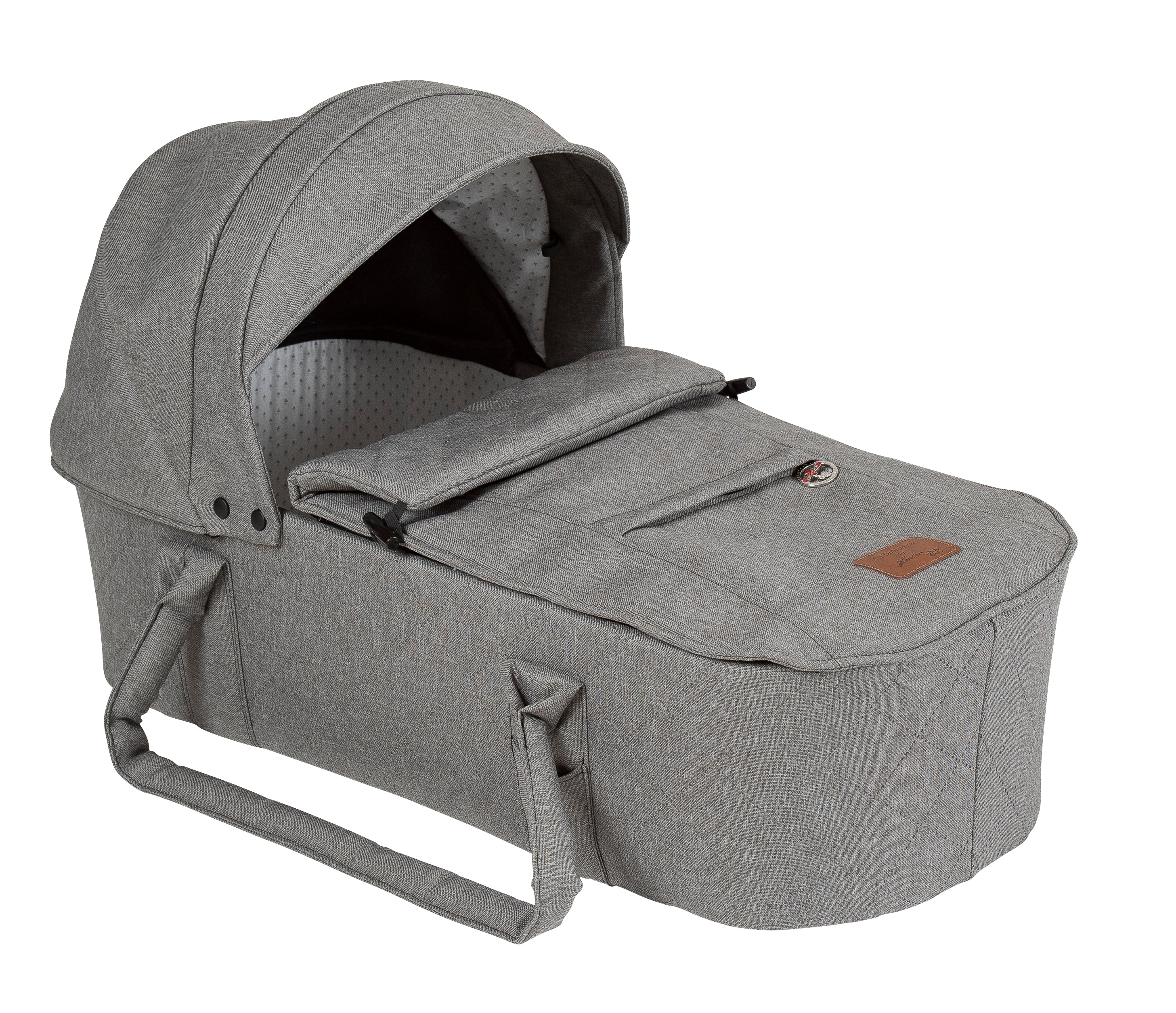 Kombitasche 928 mit Verdeck.
Kann man zum Fußsack umwandeln.
Schräge Vorderansicht.