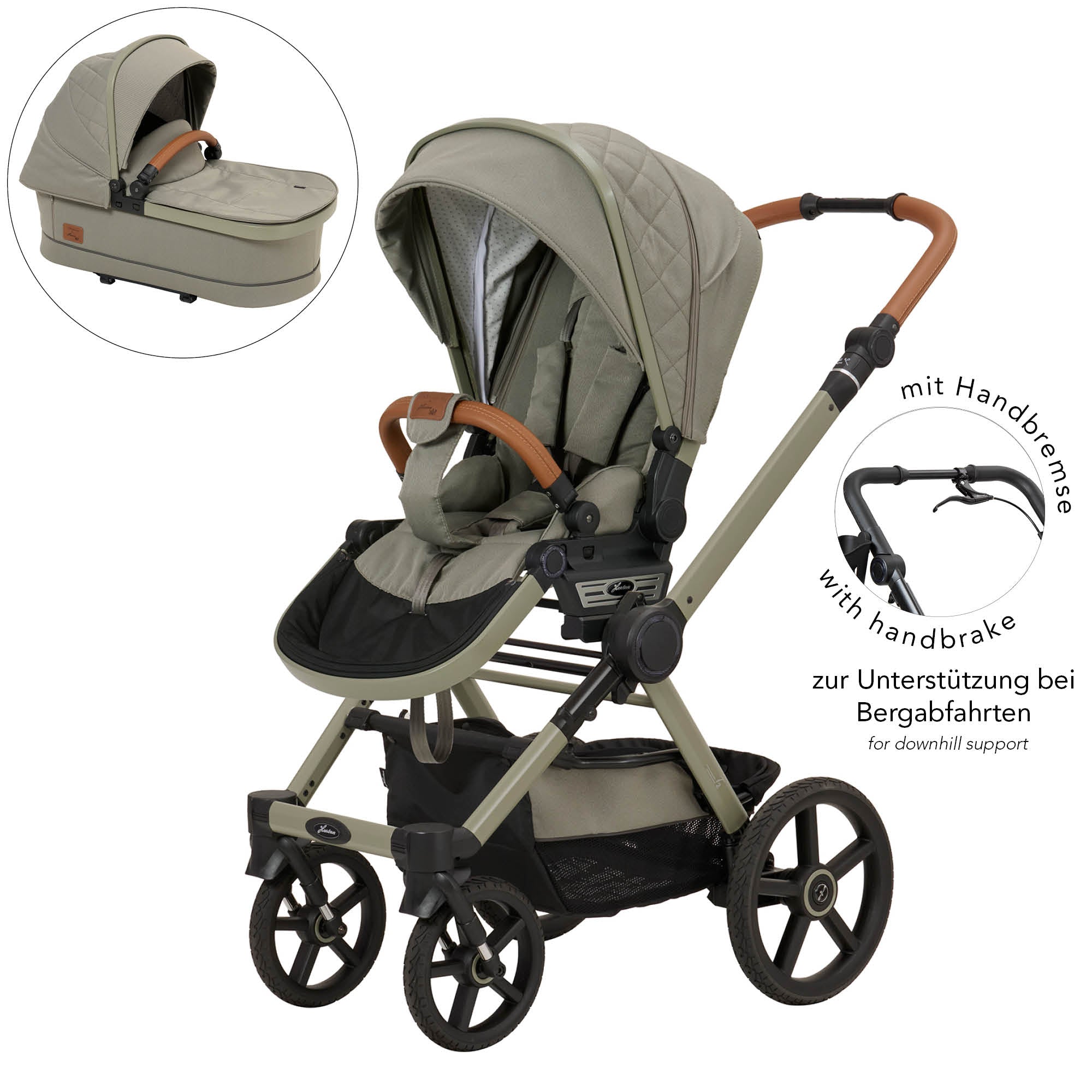 Kinderwagen in 608 / Pistachio mit verstellbarem Sportsitz und großem Sonnenverdeck.
Verdeck halb ausgeklappt.
Gestell in Moosgrau.
Schutzbügel und Handgriff in braunem Leder.
Zusätzliche Abbildung Premium Falttasche. und Detailbild Handbremse.
Schräge Vorderansicht.