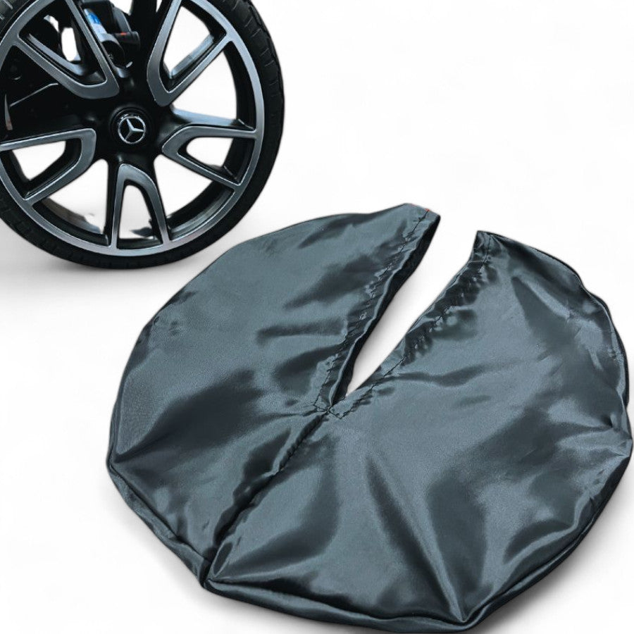 Detailbild Rad vom Kinderwagen und Bild von Radschutzhülle dazu.
Schräge Vorderansicht.