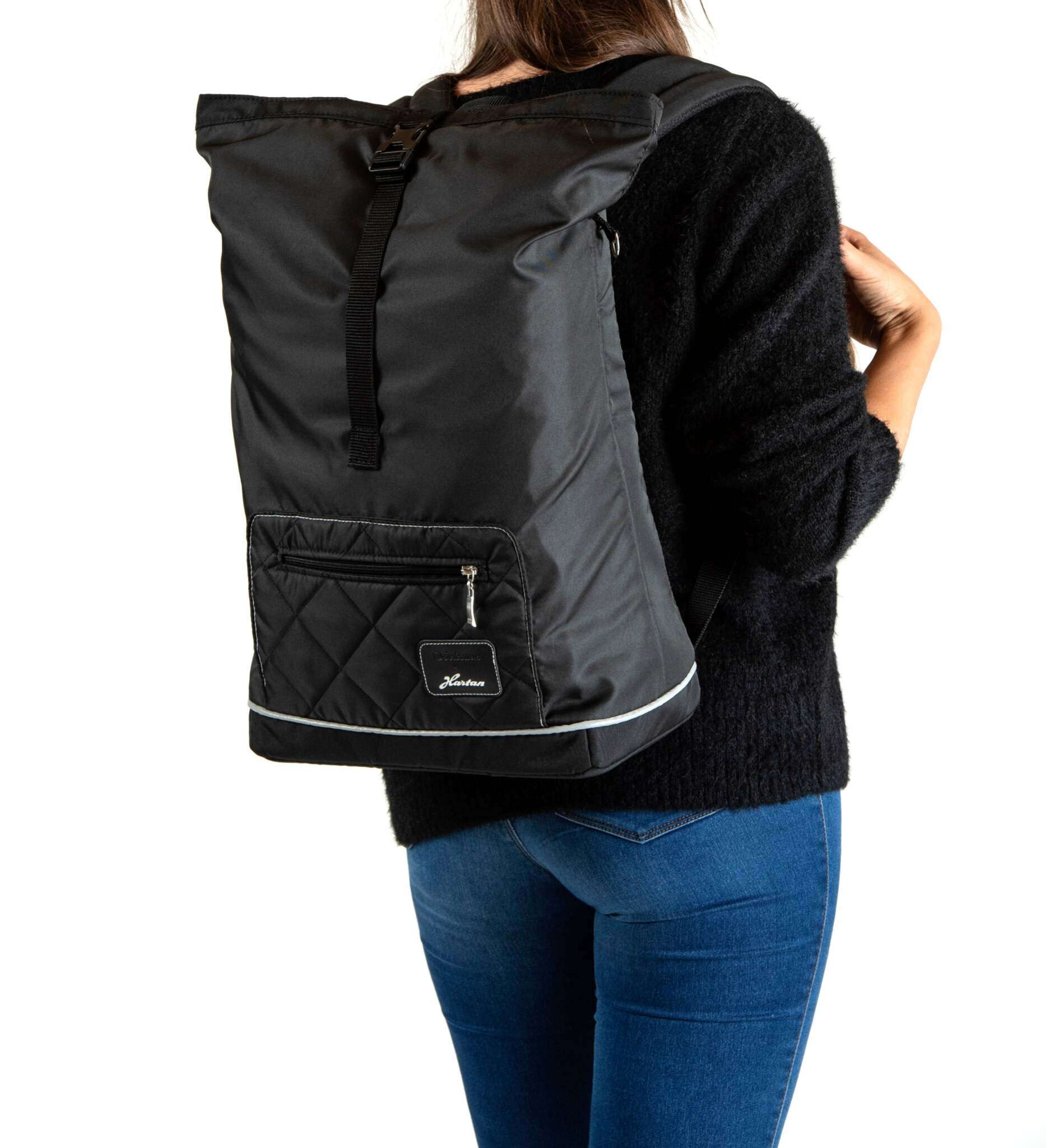 Wickeltasche Space Bag 
Mit vielen Innen- und Außenfächern.
Gepolsterte Schultergurte.
Detailbild beim Tragen